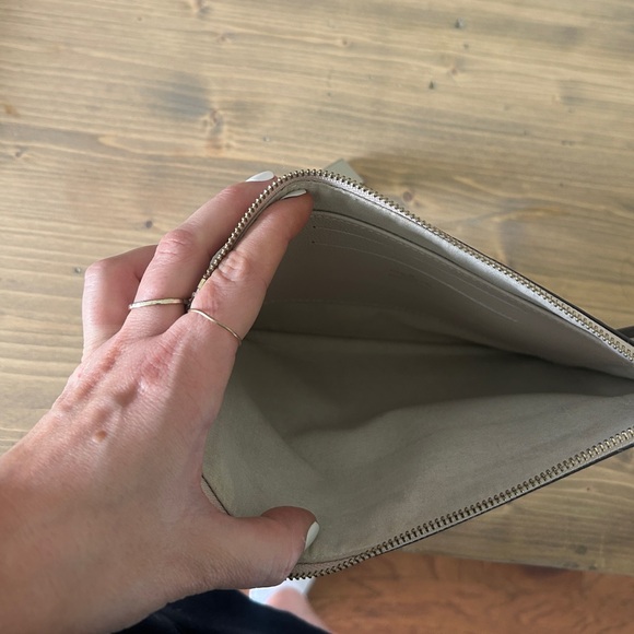 White wristlet - Picture 4 of 4